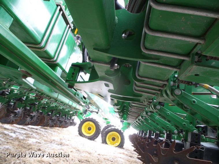 image for item DG8448 2015 John Deere DB60  no-till twin row planter