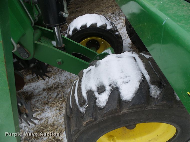 image for item DG8448 2015 John Deere DB60  no-till twin row planter