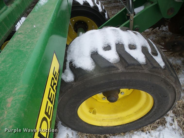 image for item DG8448 2015 John Deere DB60  no-till twin row planter