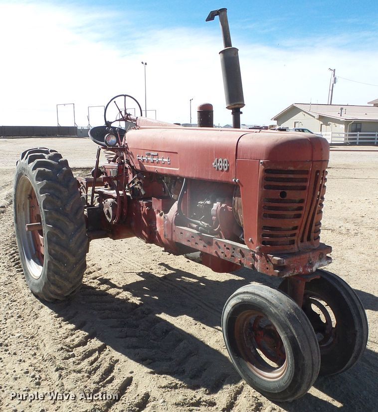 image for item DG8461 Farmall 400  tractor