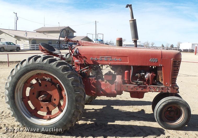 image for item DG8461 Farmall 400  tractor