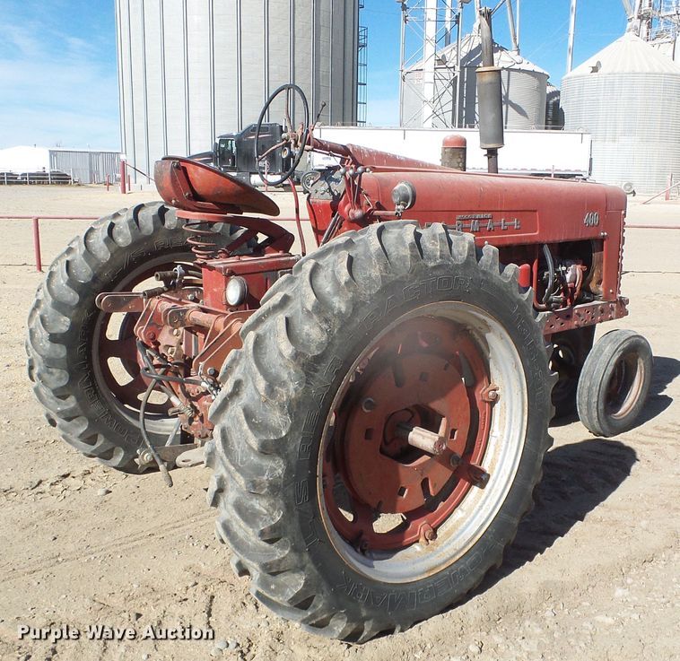 image for item DG8461 Farmall 400  tractor