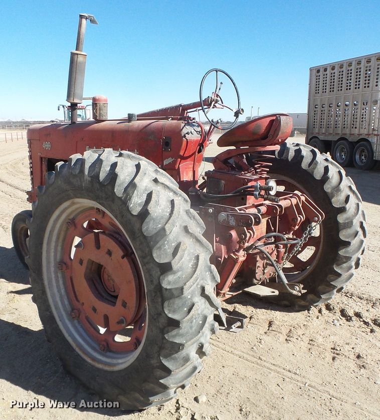 image for item DG8461 Farmall 400  tractor
