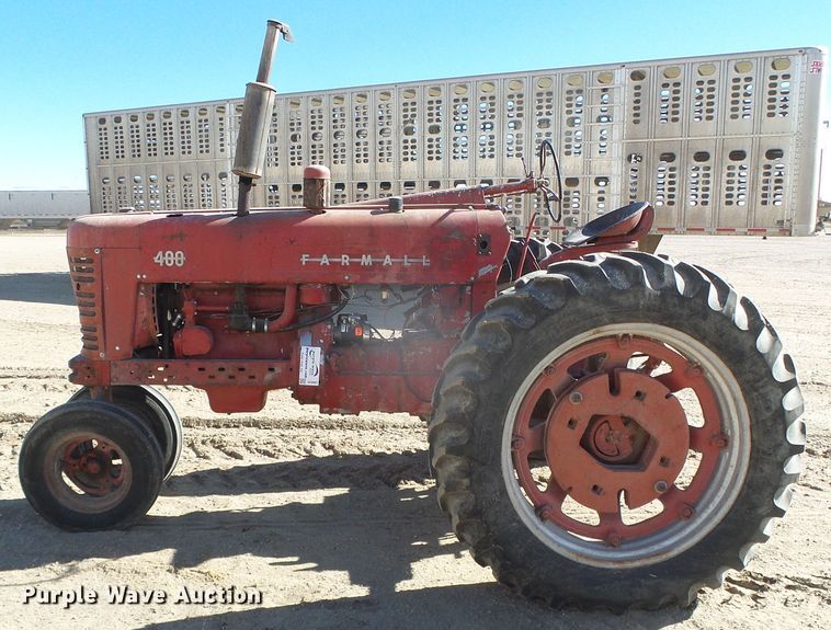 image for item DG8461 Farmall 400  tractor