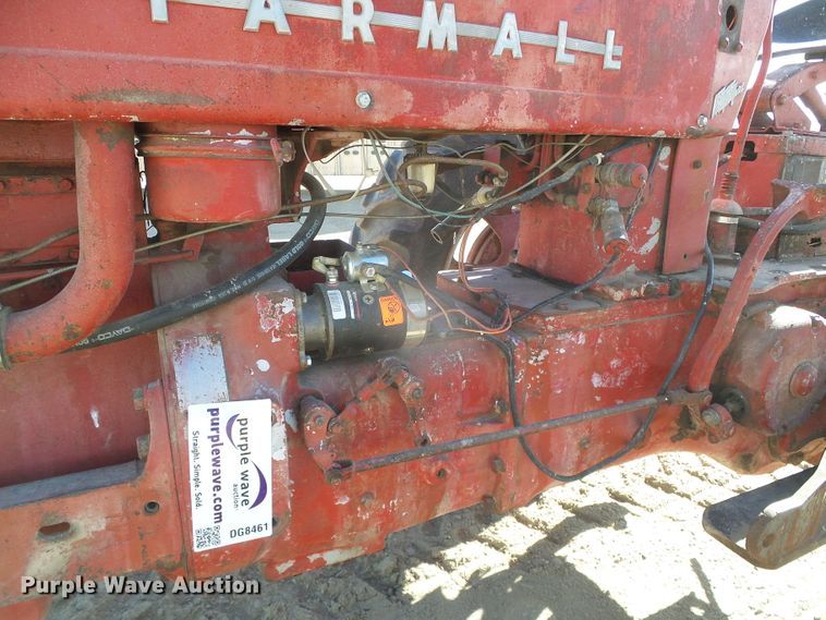 image for item DG8461 Farmall 400  tractor