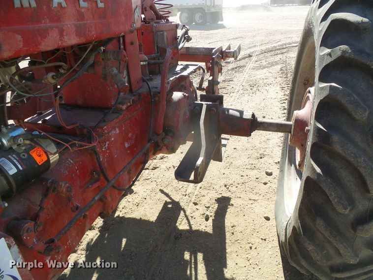 image for item DG8461 Farmall 400  tractor