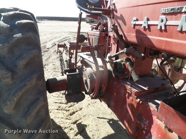 image for item DG8461 Farmall 400  tractor