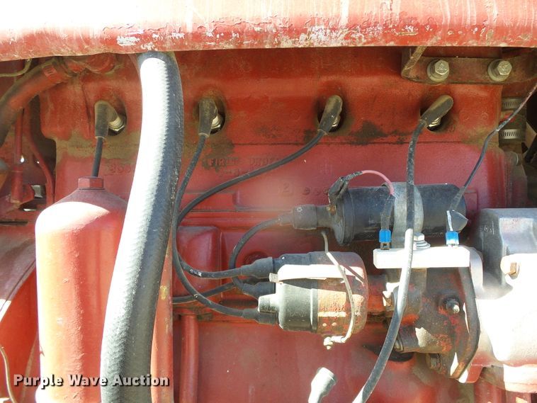 image for item DG8461 Farmall 400  tractor