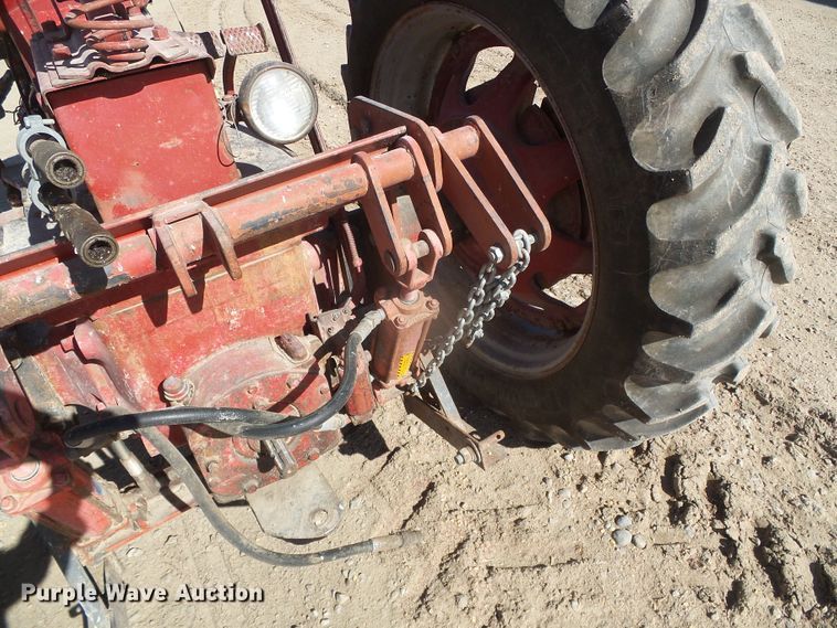 image for item DG8461 Farmall 400  tractor