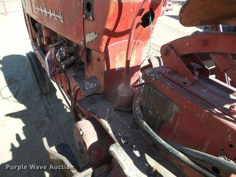 image for item DG8461 Farmall 400  tractor