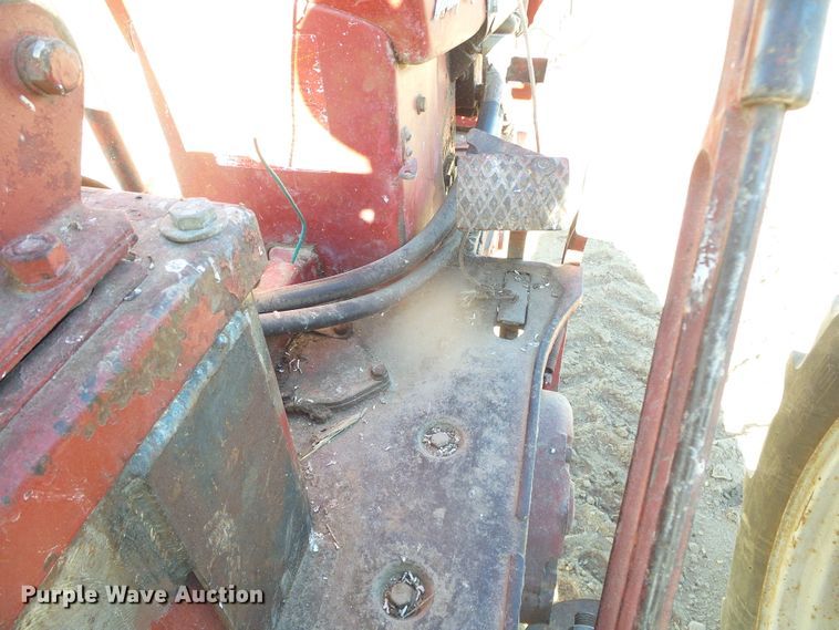 image for item DG8461 Farmall 400  tractor