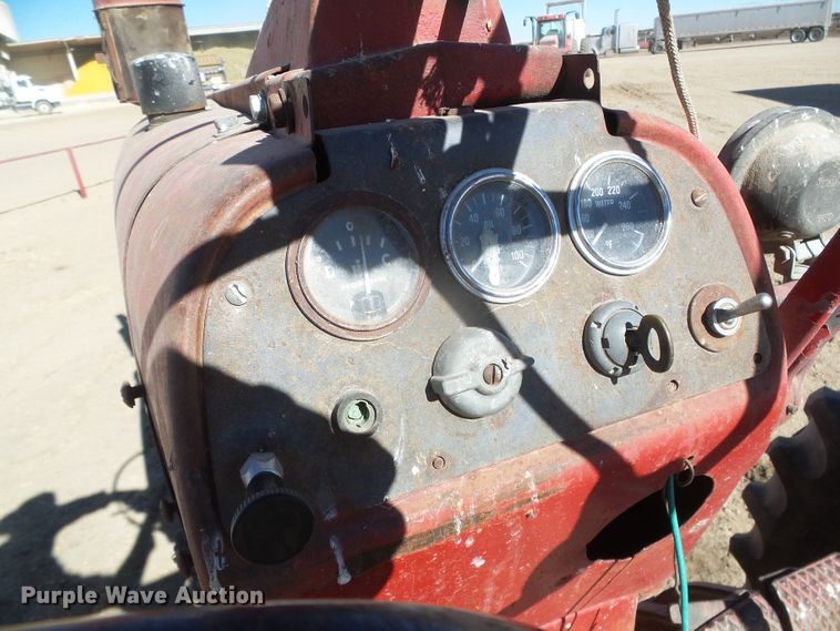 image for item DG8461 Farmall 400  tractor