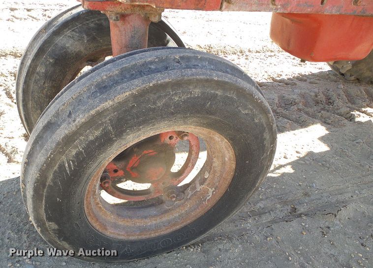 image for item DG8461 Farmall 400  tractor