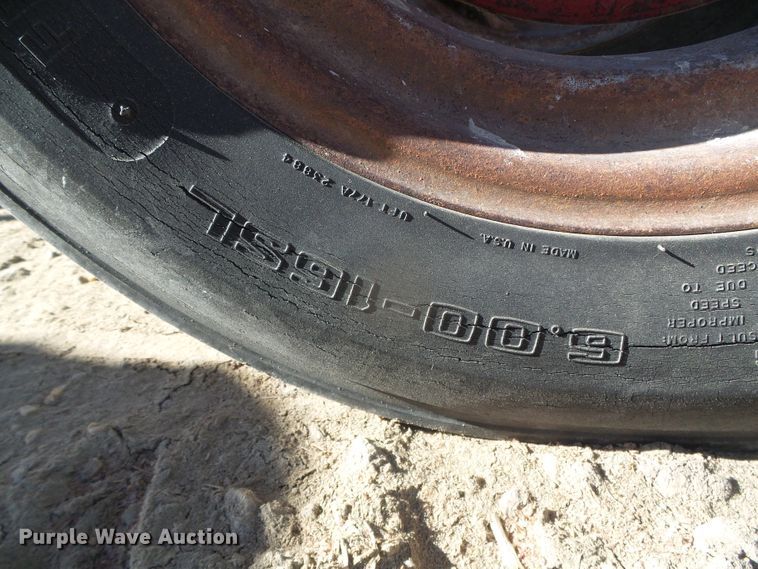 image for item DG8461 Farmall 400  tractor