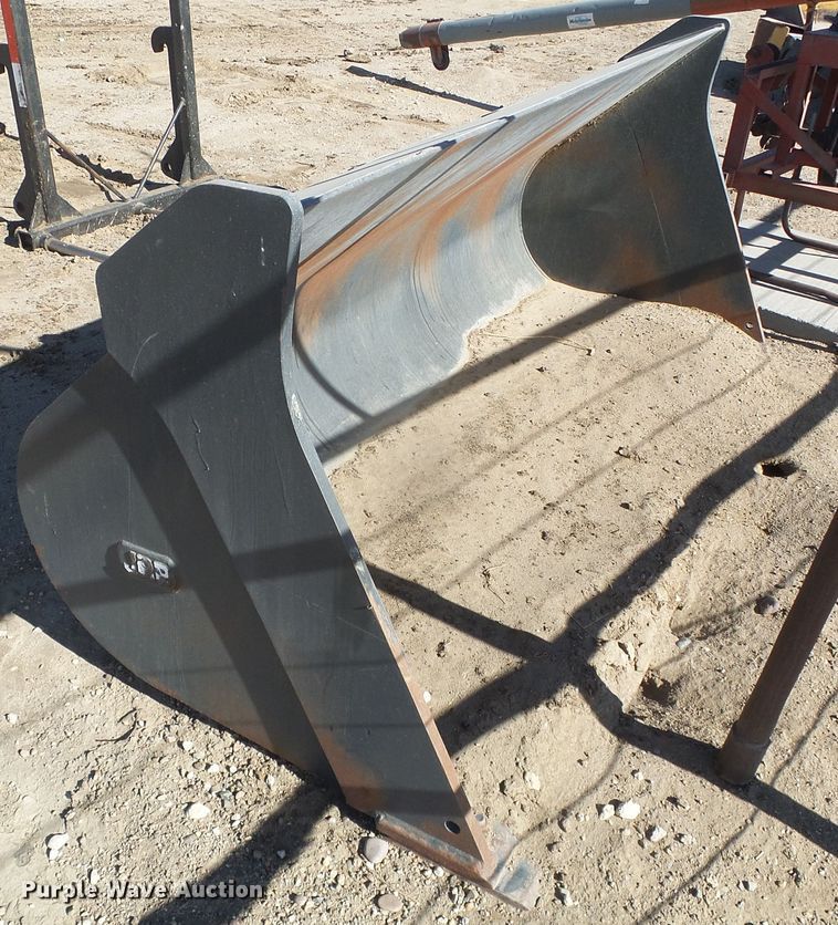 image for item DG8462 Paladin Komatsu WA320-8  tractor loader bucket