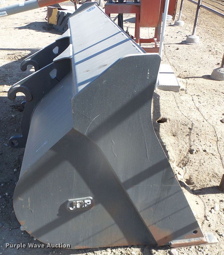 image for item DG8462 Paladin Komatsu WA320-8  tractor loader bucket