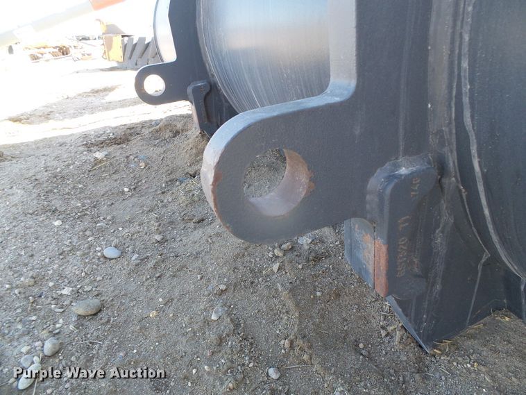 image for item DG8462 Paladin Komatsu WA320-8  tractor loader bucket