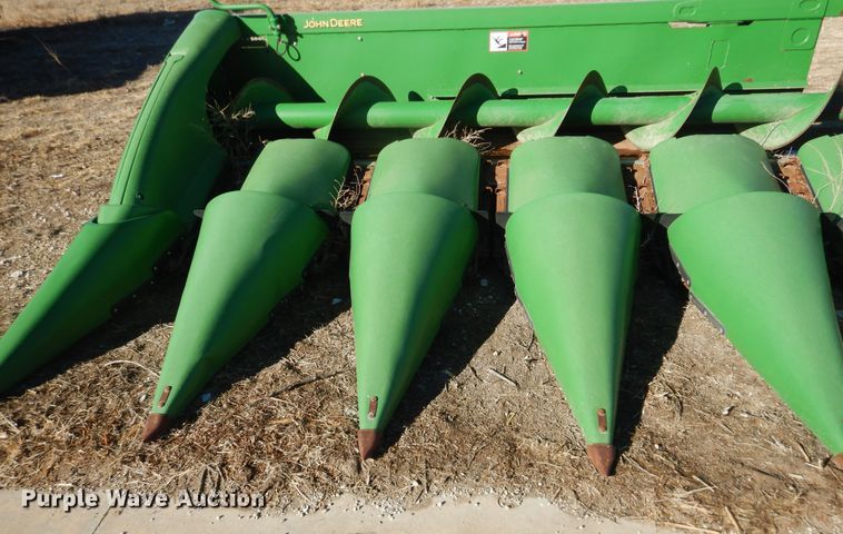 image for item DJ4924 2012 John Deere 612C  corn head