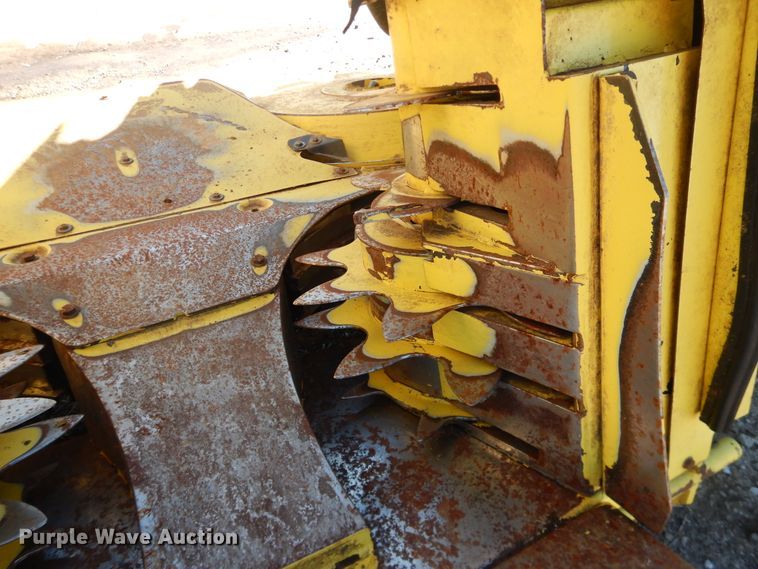 image for item DJ4929 John Deere 770  rotary forage head