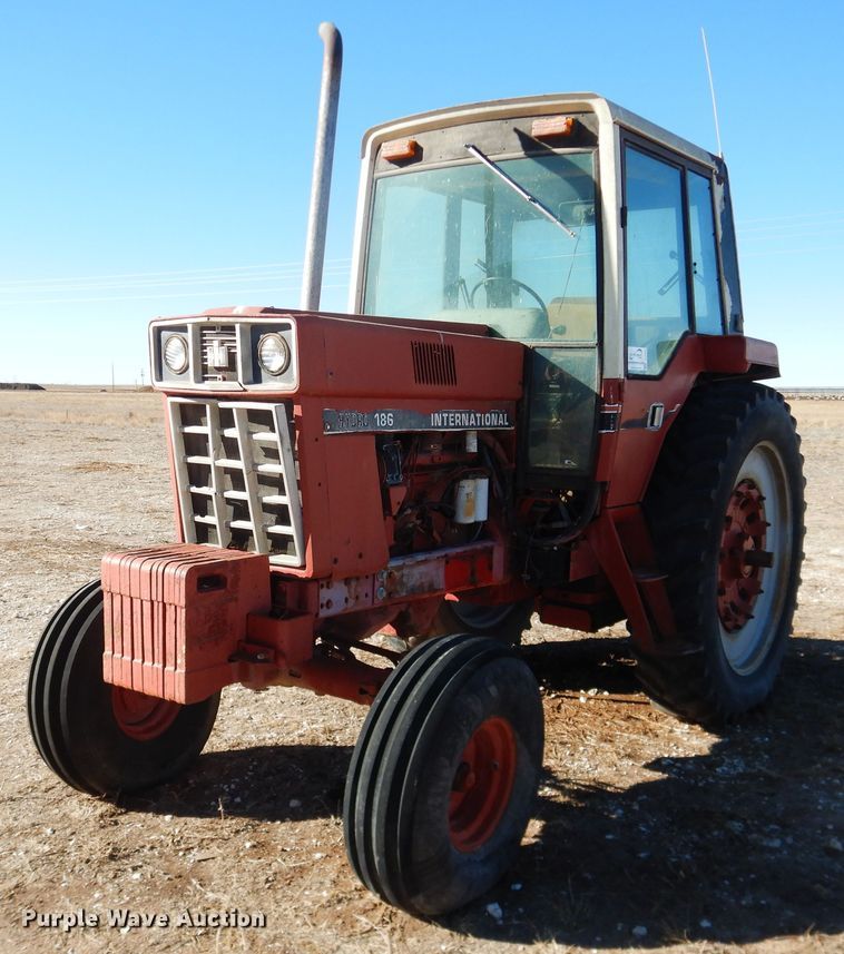 image for item DJ4930 International 186  tractor