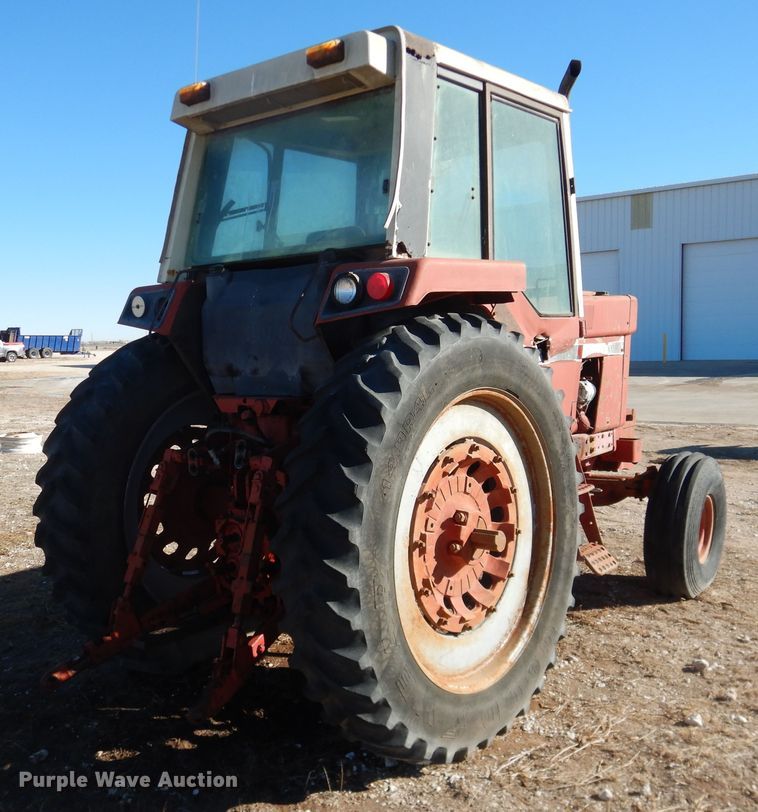 image for item DJ4930 International 186  tractor