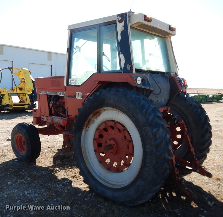 image for item DJ4930 International 186  tractor