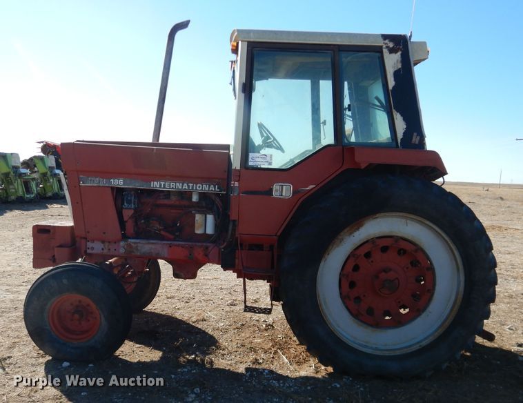 image for item DJ4930 International 186  tractor