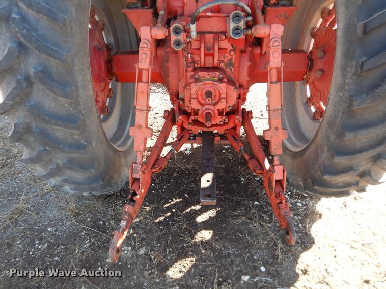 image for item DJ4930 International 186  tractor