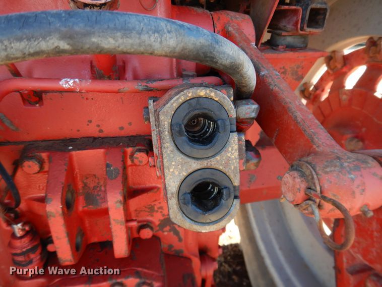 image for item DJ4930 International 186  tractor