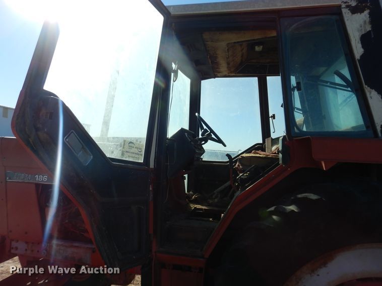 image for item DJ4930 International 186  tractor