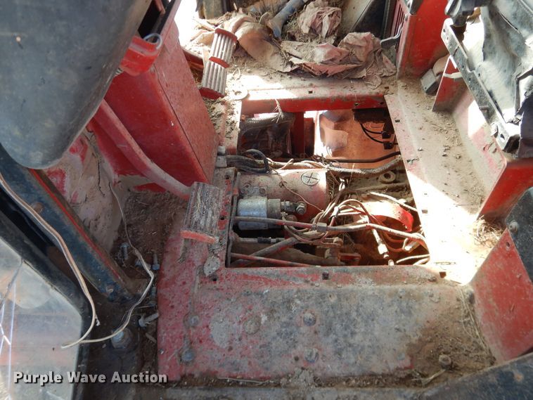 image for item DJ4930 International 186  tractor