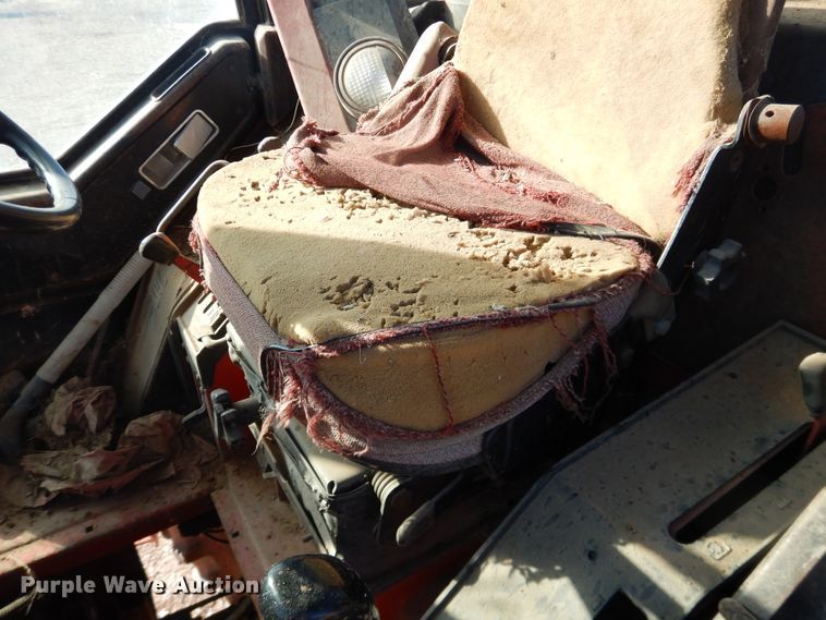 image for item DJ4930 International 186  tractor