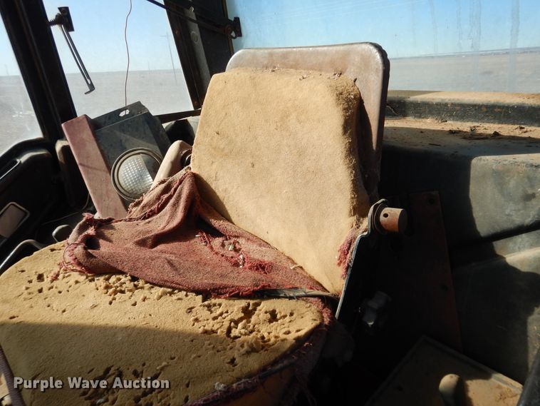 image for item DJ4930 International 186  tractor