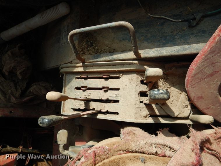 image for item DJ4930 International 186  tractor