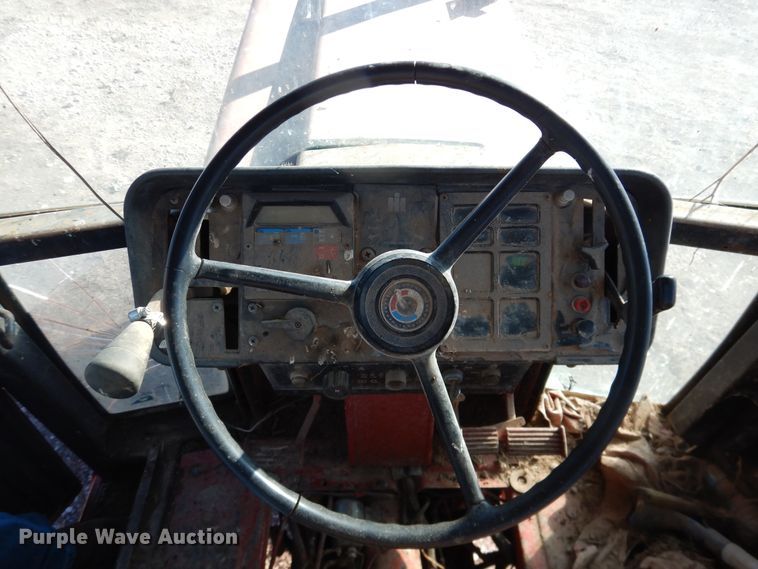 image for item DJ4930 International 186  tractor