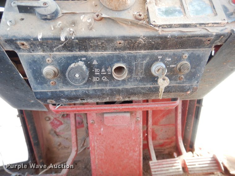 image for item DJ4930 International 186  tractor