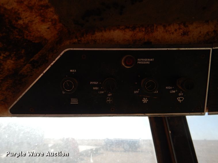 image for item DJ4930 International 186  tractor