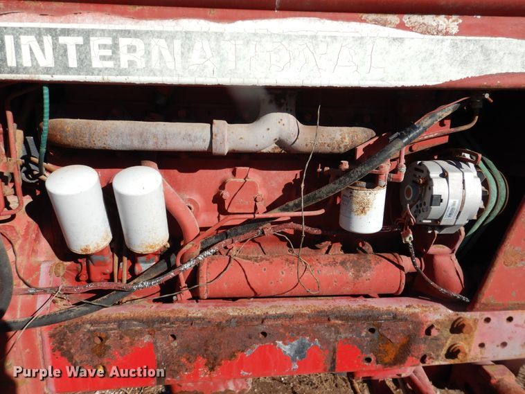 image for item DJ4930 International 186  tractor