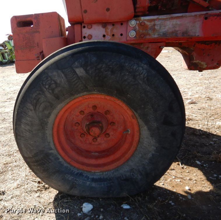 image for item DJ4930 International 186  tractor