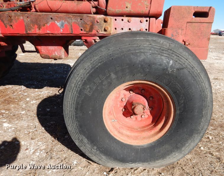 image for item DJ4930 International 186  tractor