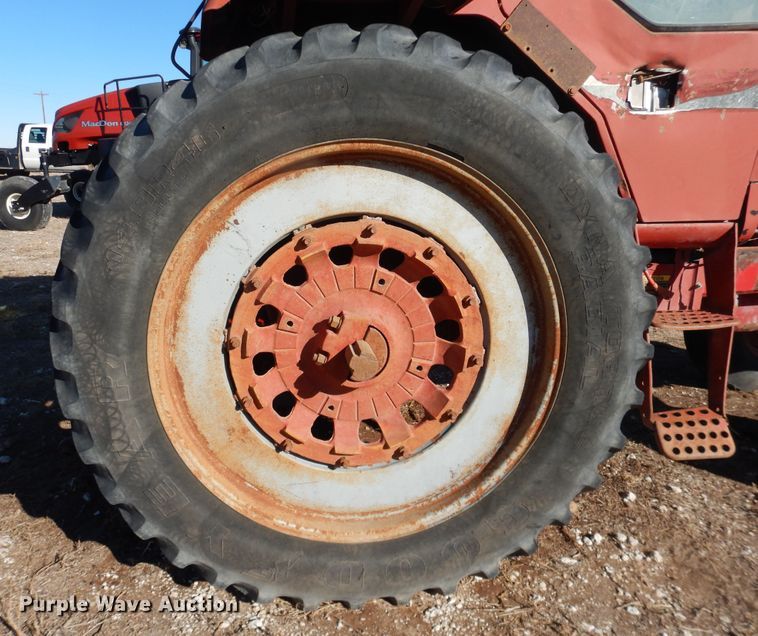 image for item DJ4930 International 186  tractor