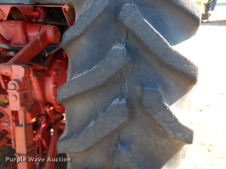 image for item DJ4930 International 186  tractor