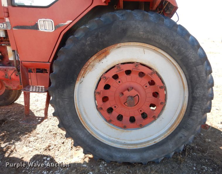 image for item DJ4930 International 186  tractor