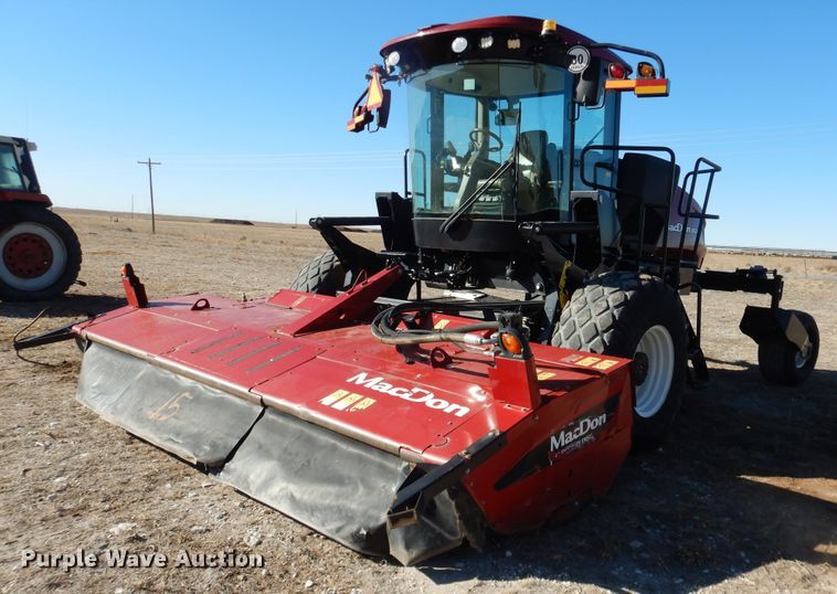 image for item DJ4931 2018 MacDon M1240  windrower