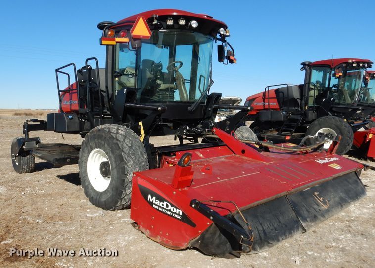 image for item DJ4931 2018 MacDon M1240  windrower