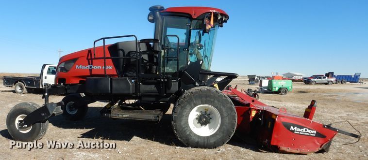 image for item DJ4931 2018 MacDon M1240  windrower