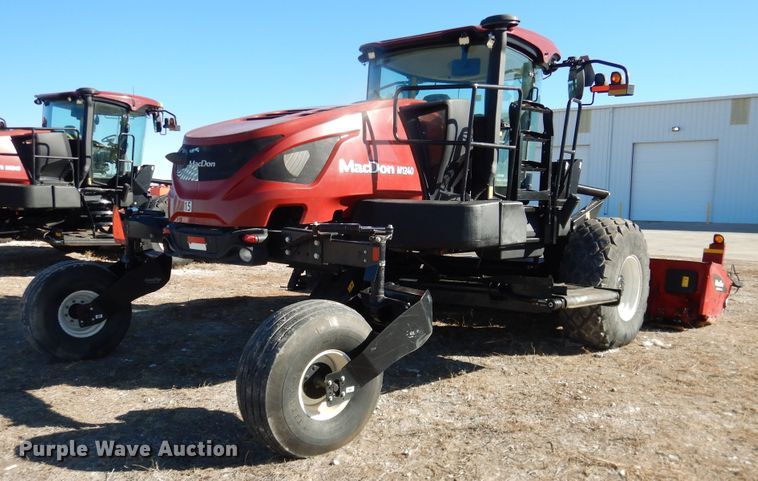 image for item DJ4931 2018 MacDon M1240  windrower