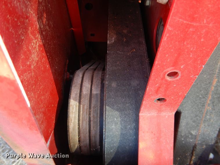 image for item DJ4931 2018 MacDon M1240  windrower