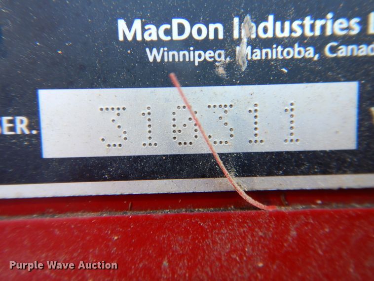 image for item DJ4931 2018 MacDon M1240  windrower