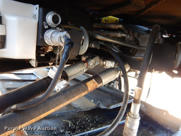 image for item DJ4931 2018 MacDon M1240  windrower